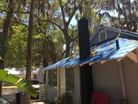 Bungalow across the street from the Pithlachascotee River Hotel a Port Richey