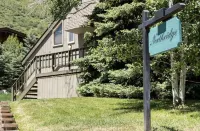 "Le Chalet Après" - Stylish Alpen Townhome - Walk to Express Bus - Chalets