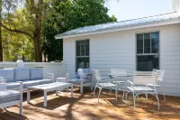 Palmetto Bungalow - Quaint, original Fairhope cottage close to town.