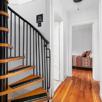 Beautiful Modern/Rustic Cottage in the heart of Lead!!!