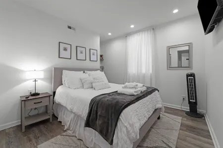 Cozy Pinehurst 2BR Apartment w/3 Beds • Across from Pinehurst #6 • Firepit Отели в г. Пайнхерст