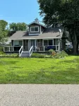 Great Location! open floor plan SLEEPS 10 sandy beach and Island