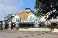 New Braunfels Bungalow Central to Attractions/ Downtown