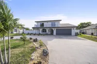 LUXURY Lake house-5 BD,  5 BA, Pool, Hot-Tub, Grill, Mini Golf and Tiki Hut 메리 브랜던 공원 주변 호텔