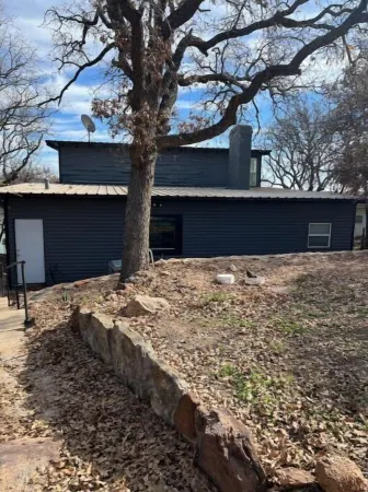 Lakehouse front property swim off pier!