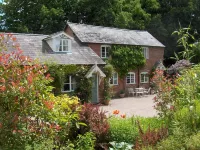 The cottage is a tastefully converted former Victorian barn in Tarvin Sands.  호텔