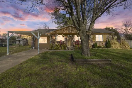 Modern Country Gem/Huge Yard/Coffee Bar/King Bed Отели рядом с достопримечательностью «Парк Сполдинг»