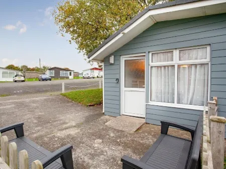 Dartmouth Devon - Norton Park 2 bedrooms detached chalet - 2 bathrooms & parking