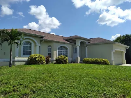 Serene 3BR Retreat with 2 Baths - Your Perfect Getaway Awaits! Отели в г. Порт-Шарлотт