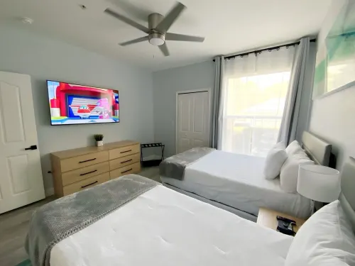 Resort Style Sunshine Oasis near Theme Parks