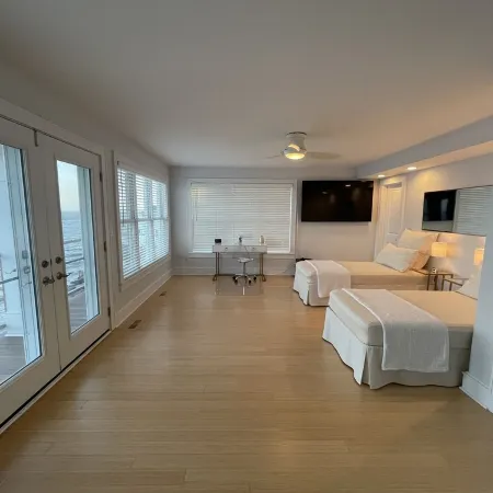 Luxurious, Direct Waterfront Home with Private Beach