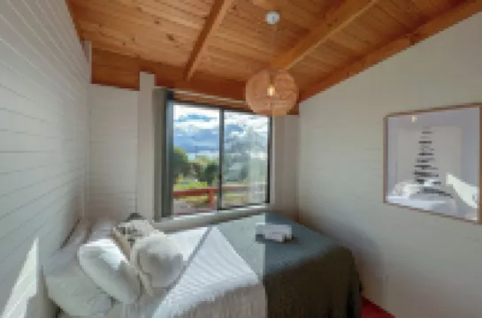 HEXAGON BEACH HOUSE - Great views of the Bay of Fires