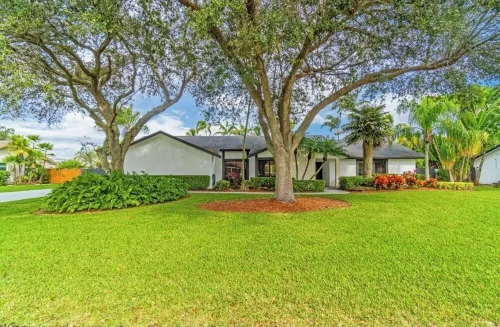 Stunning Villa with private pool on Tropical half acre of Paradise