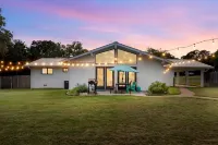 Near Historic Gruene + River ⎜ Renovated ⎜ A+ Backyard ⎜ 1 Acre  Lot │ BBQ Grill