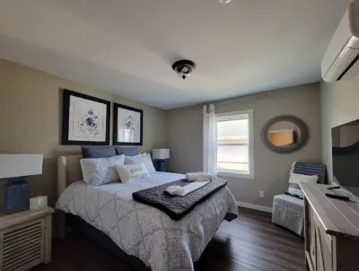 Front Street Suite