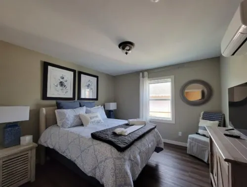 Front Street Suite