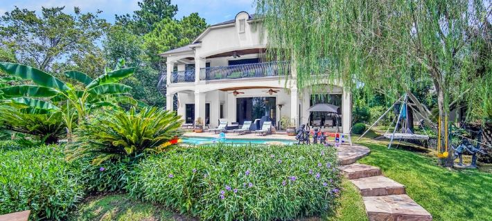 Sail to Hughes Landing, Waterway, or Pavilion. Heated Pool, Jacuzzi, & Cinema Hotels in The Woodlands