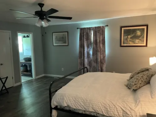 Lake home on Chickamauga Lake / Tennessee River.Driveway leads to boat ramp.