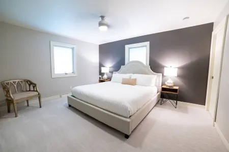 Secluded luxury House in the Hills w/king bed