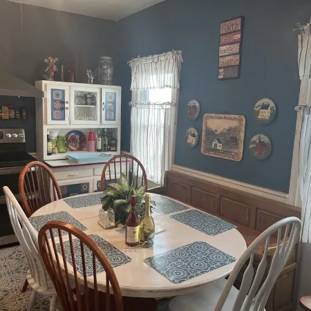 Amazing Location- Skiing Nearby, Hot Tub, TV & Huge Deck! Country Charm Inside!