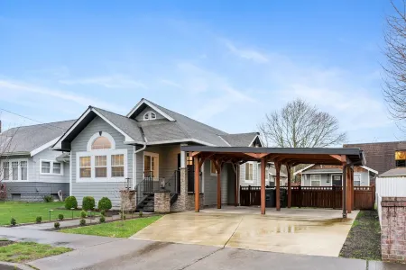 The Modern Manor. A two bedroom, with loft, located in the heart of Puyallup.