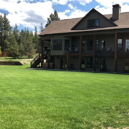 Riverfront Property! Hot Tub! Bring the Dogs!!