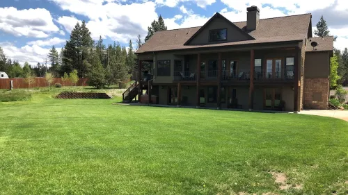 Riverfront Property! Hot Tub! Bring the Dogs!!
