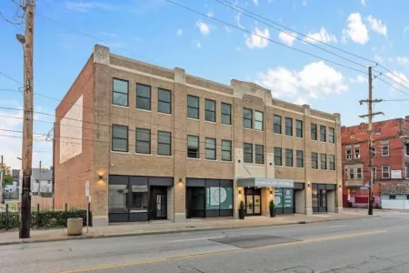 Stunning 2Br-1Br Apt+ Mins to Zoo & D/T+HD Projector