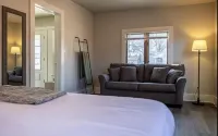 Lovely DOWNTOWN CODY: Salsbury Corner Cottage