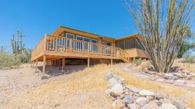 The heart of the desert with amazing views and hiking trails right outside!