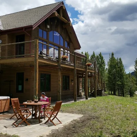 Casa Big Sky - Two Bed Apt in Large Private Home on Groomed Ski Trail