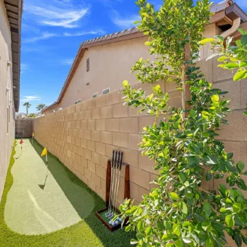 NEW Lush Luxury Living-Heated Pool/Spa Included. Walking distance to Coachella