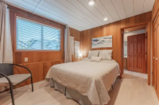 Oceanside Retreat ~ Private Beach in Quaint Seaside Town