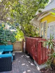 Beachside Historic Cottage Apartment – Steps to Sand