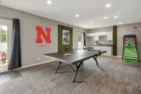 Spacious 5BD - UNL 5mins - BBQ, Games & Backyard