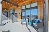 Free Parking and Gym - Loft Near Wells Fargo Arena Downtown - Stocked Kitchen