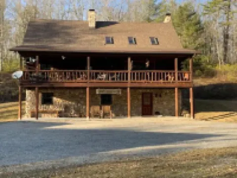 Cabin 8 miles to Pine Creek  Pa. Minutes to  ATV and snow mobile trail and Hyner
