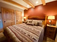 Premier 4 Bedroom, 4 Bath, by Village Gondola, Sleeps 10. 16% tax included. - Boutique
