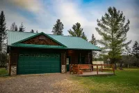 Secluded Wooded Cottage Near Snowmobile & Walking Trails, Fire Pit, Fast Wi-FI