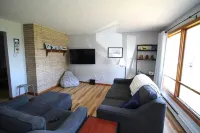 The Maine House in State College - 2 miles to PSU via walking path or car!