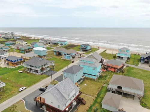 BEACH HANSON 1 New Construction with private pool and hot tub.