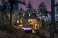 Views, Hot Tub, Skee-ball, Pool Table, Disc-golf, Trail Access on Property!