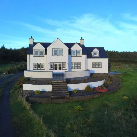Luxury Cottage in a Scottish Coastal location with view over rolling countryside