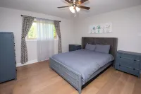 Home in Dowagiac with private pool Hotels in Cass County