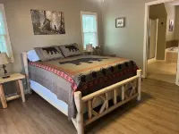 Cozy Coosawatee Cabin on top of Eagle Mountain with hot tub, fire pit and fun!!