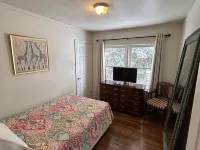 Elegant three-bedroom cozy family house 10-minute walk to downtown Wyandotte 懷恩多特酒店