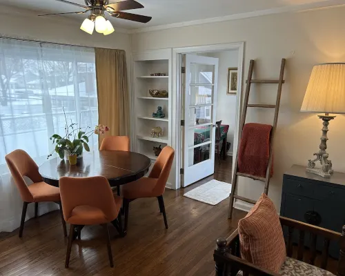 Elegant three-bedroom cozy family house 10-minute walk to downtown Wyandotte 懷恩多特酒店