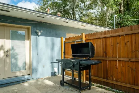 Spacious charming Renovated Home near UF and SF