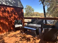 Pine Hollow w/ Lemurs & zebras, Private Hot Tub