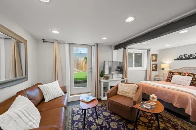 The Lower Georgia Peach Studio is a sophisticated dog friendly Downtown rental!